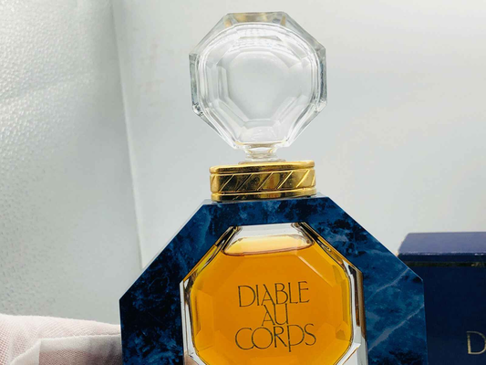 Flacone di Profumo Vintage Diable Au Cords con tappo esagonale e design elegante