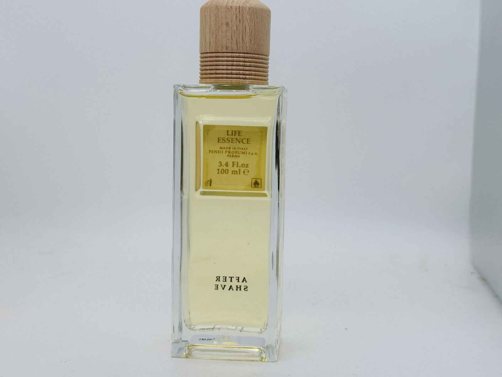 Fendi Life Essence profumo da 100 ml in bottiglia elegante con tappo in legno