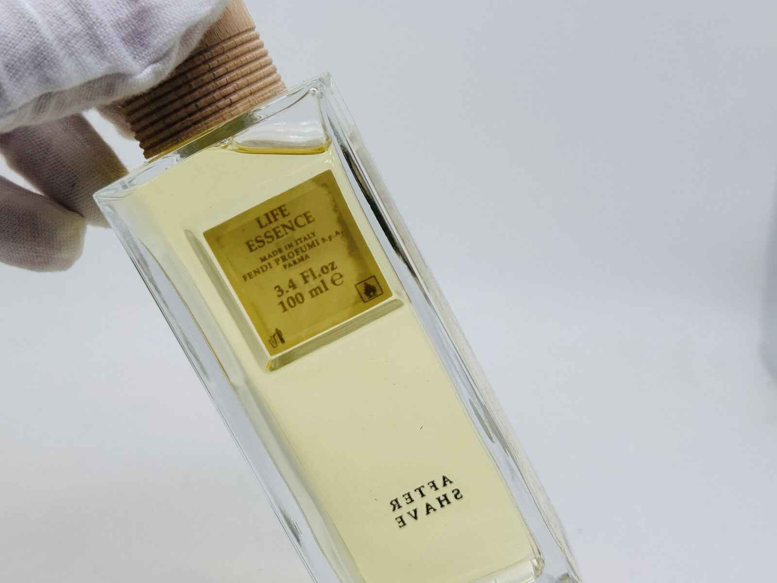 Profumo Fendi Life Essence in bottiglia trasparente da 100 ml, eccellente per ogni occasione