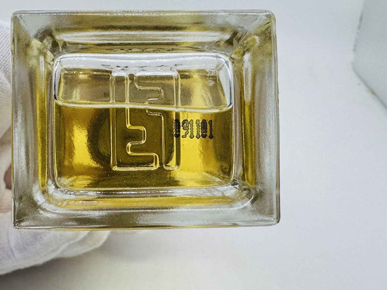 Flacone di profumo Fendi Life Essence con design elegante e fragranza unica