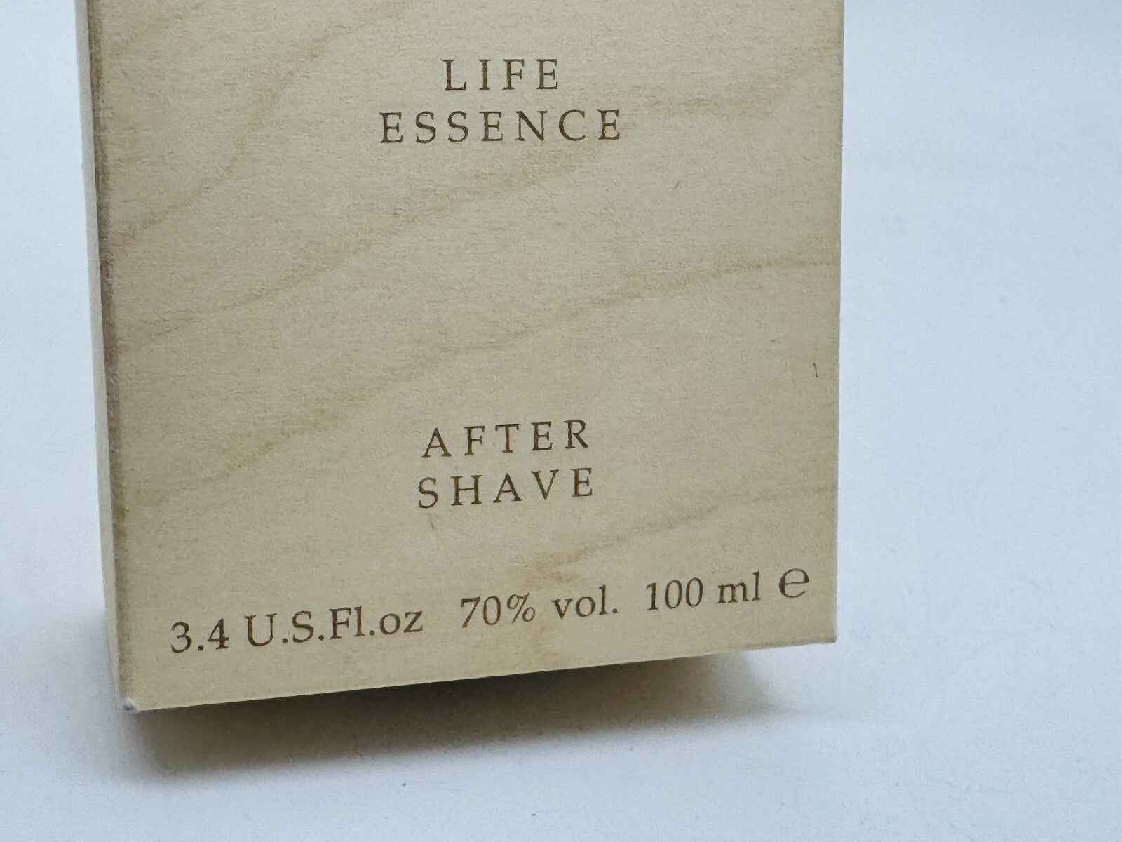 Fendi Life Essence After Shave 100 ml in elegante confezione di legno con dettagli chiari
