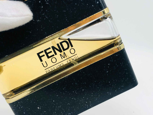 Flacone di Profumo Fendi Uomo Vintage con packaging elegante in nero e dettagli dorati