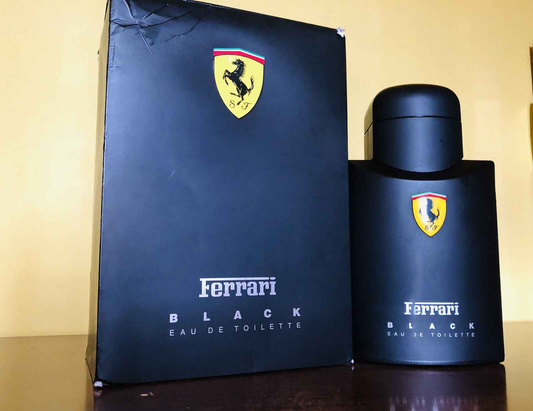 Profumo Ferrari Black Vintage in confezione elegante per un tocco di lusso maschile