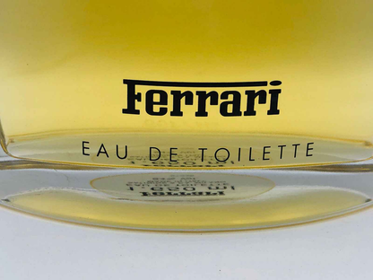 Profumo Ferrari Red in flacone elegante con etichetta EAU DE TOILETTE