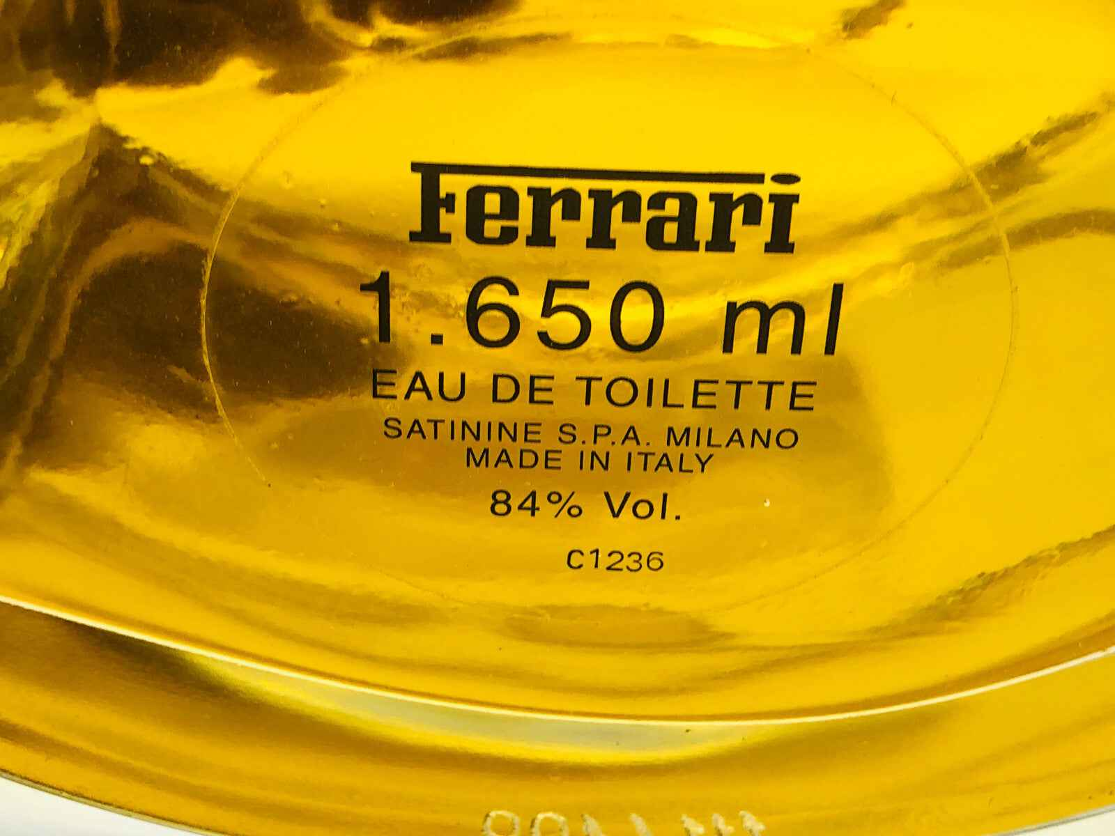 Flacone di profumo Ferrari Red da 1650 ml di Eau de Toilette, prodotto in Italia