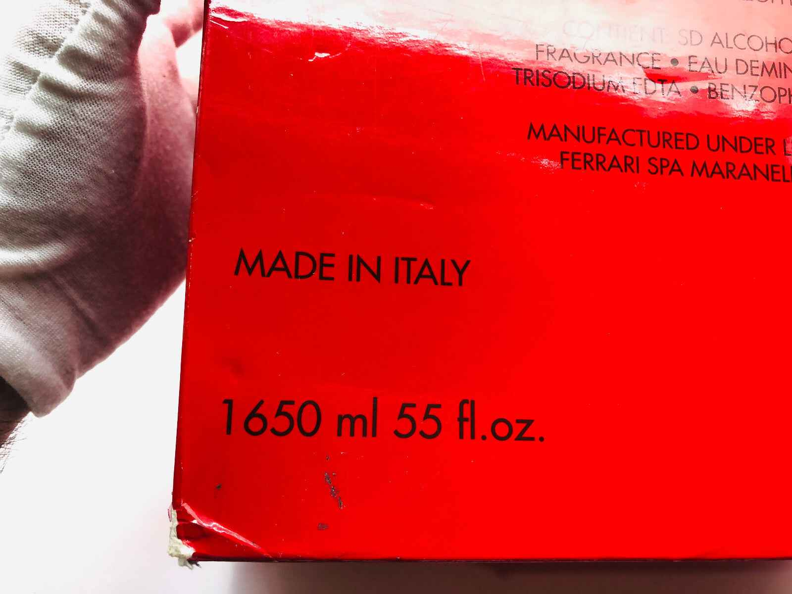 Scatola di profumo Ferrari Red da 1650 ml, Made in Italy, con design elegante e vivace