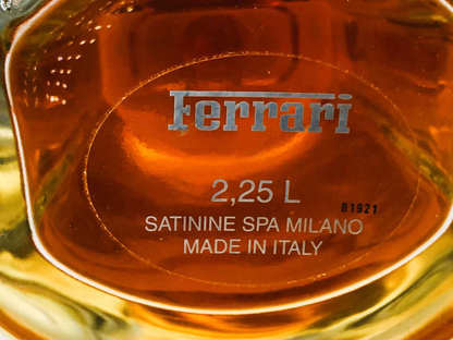 Bottiglia di profumo Ferrari N 1 Vintage con design elegante e dettagli in oro