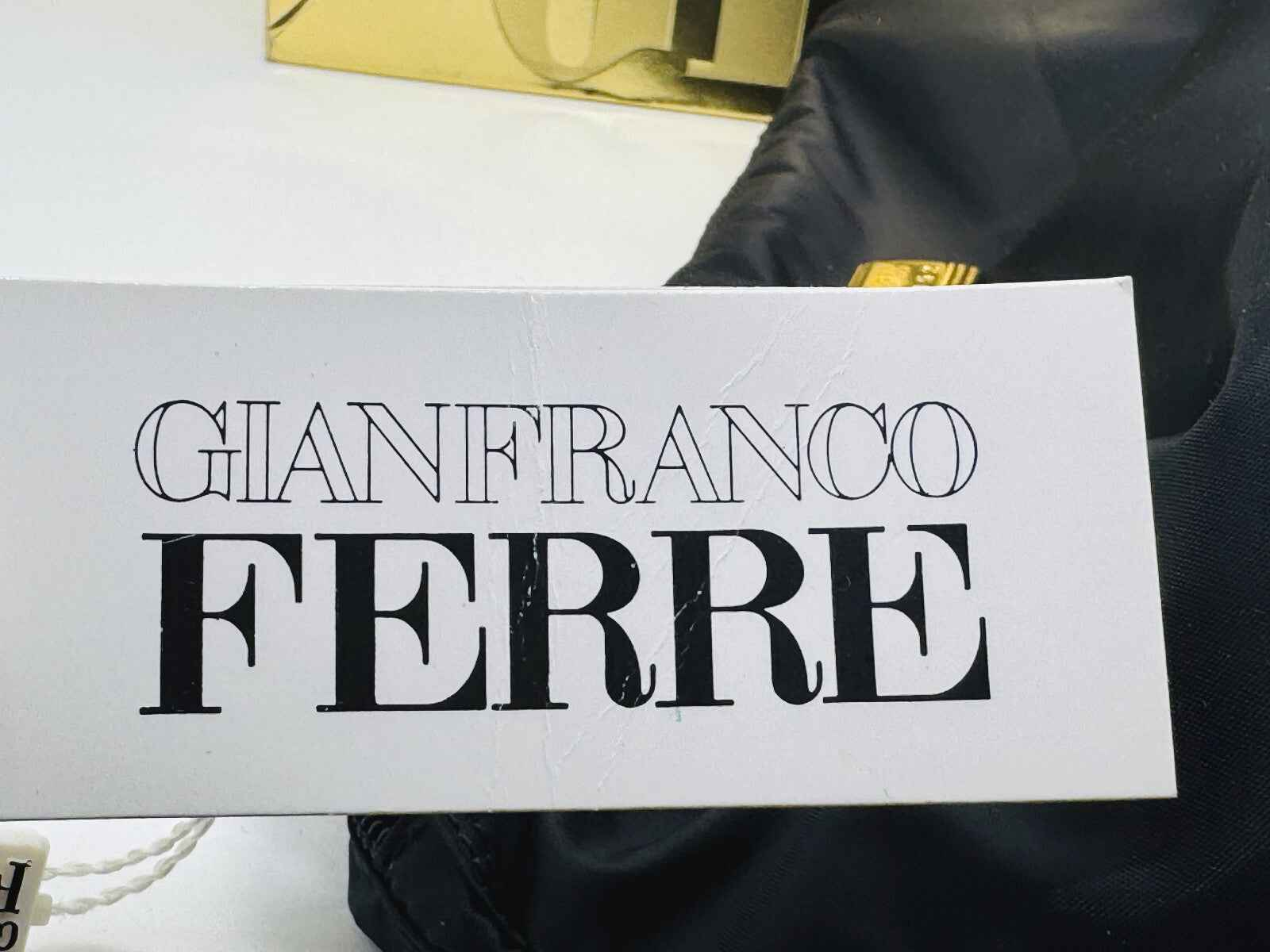 Etichetta del profumo vintage Ferre Gff Profumo Vintage di Gianfranco Ferre in design elegante