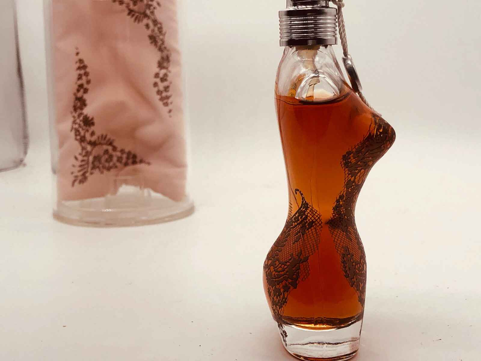 Profumo Gaultier Classique Vintage in bottiglia a forma di corpo femminile con fragranza unica