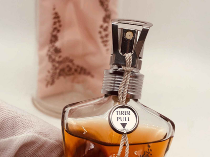 Flacone di profumo Gaultier Classique Vintage con design unico e aroma distintivo