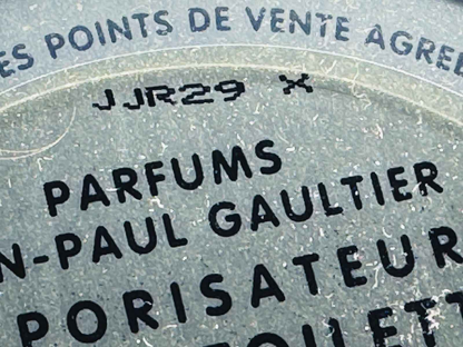 Etichetta del profumo Gaultier Le Male Profumo Vintage con dettagli sulla marca e informazioni sui punti vendita