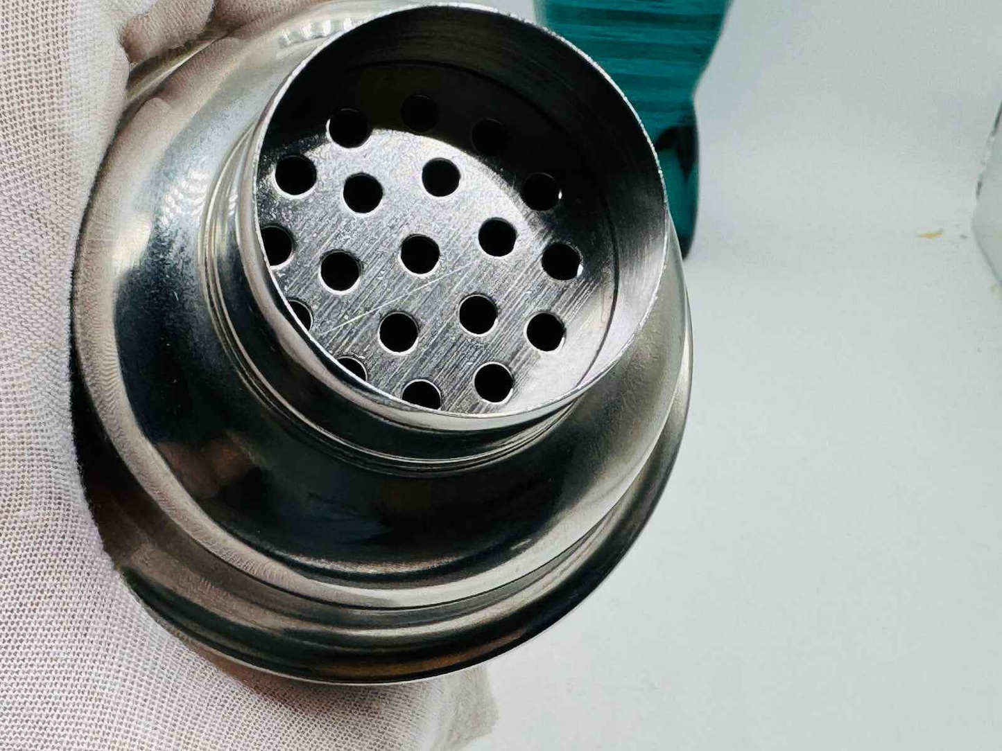 Miscelatore in acciaio inox con fori, ideale per cocktail e profumo Le Male Terrible di Jean Paul Gaultier