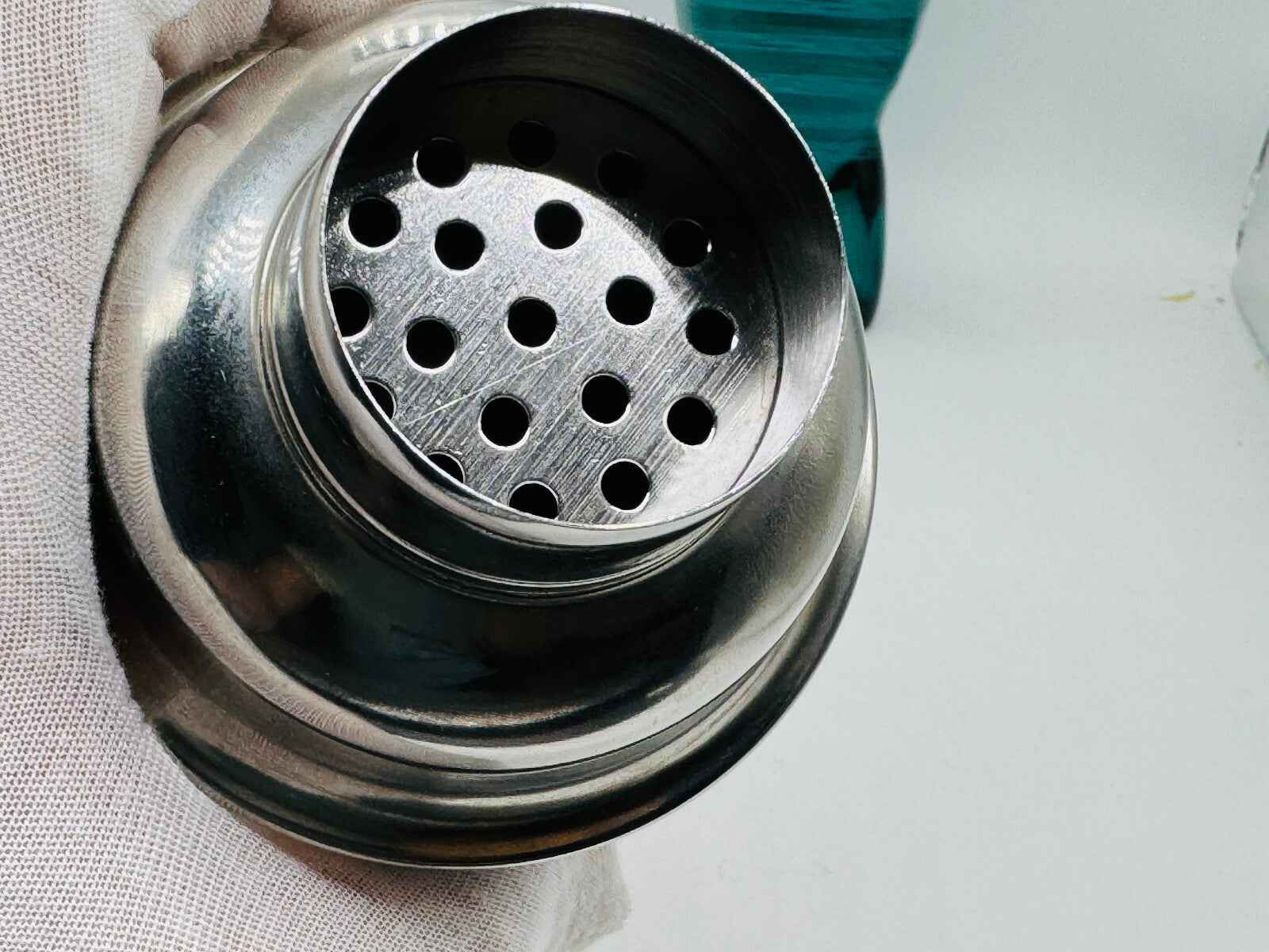 Miscelatore in acciaio inox con fori, ideale per cocktail e profumo Le Male Terrible di Jean Paul Gaultier