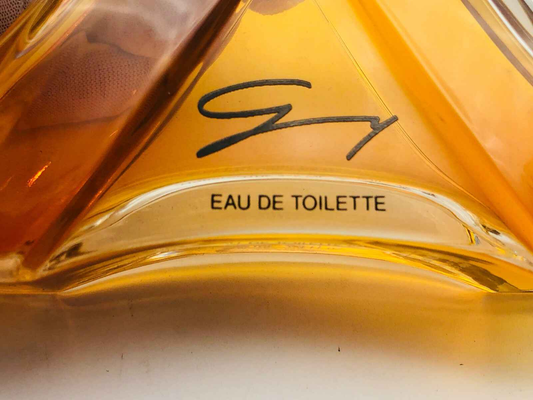 Flacone di profumo Genny Vintage Eau de Toilette con design elegante e raffinato