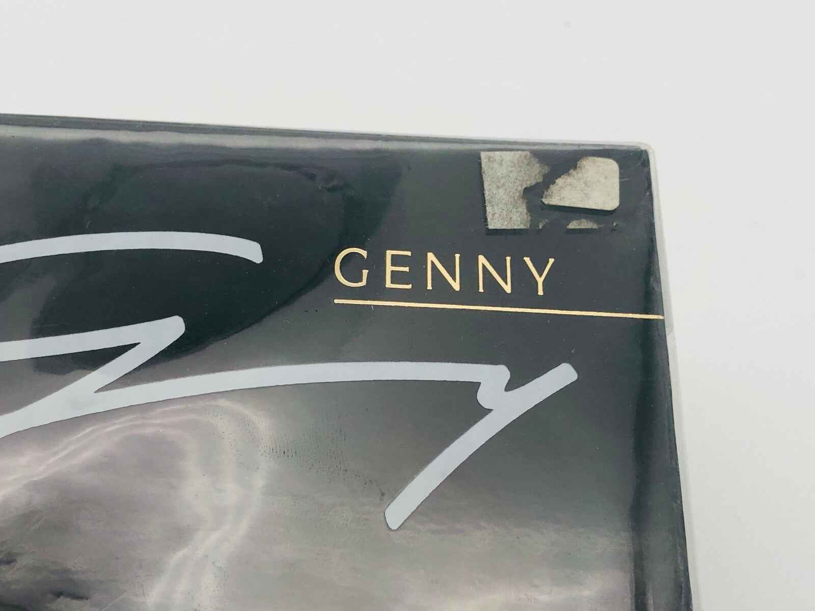 Scatola di profumo Genny Vintage con logo Genny in evidenza