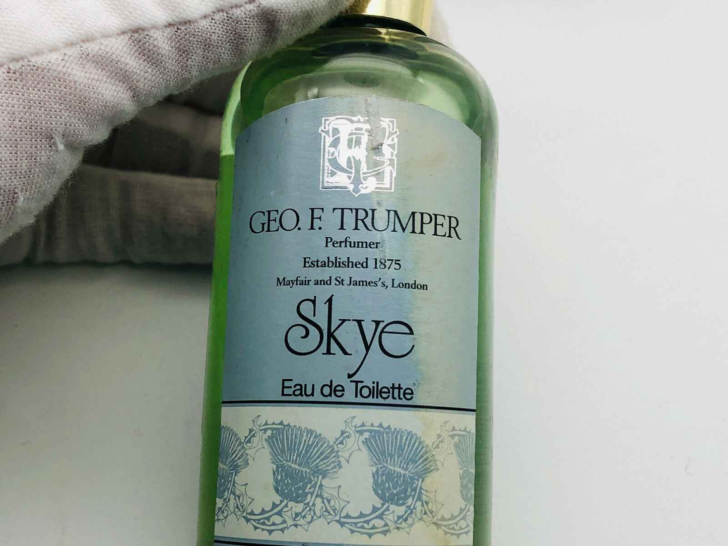 Profumo Geo F Trumper Skye in bottiglia elegante per un'esperienza olfattiva raffinata