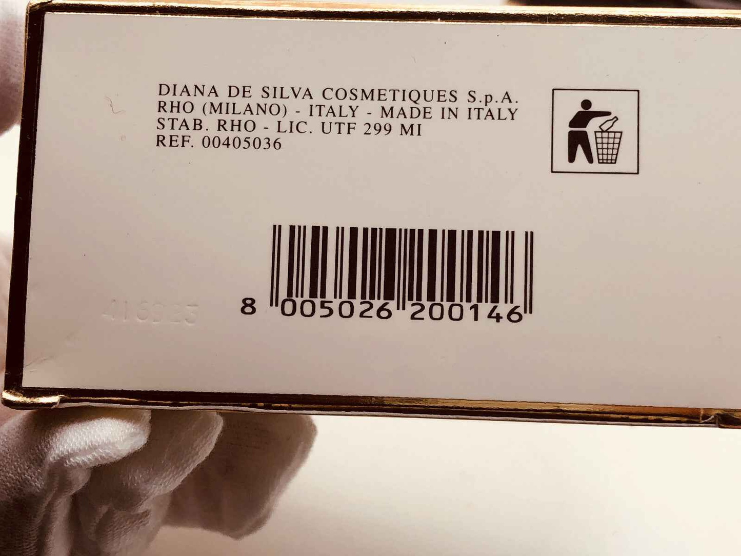Scatola di cosmetici Diana De Silva con codice a barre e informazioni di produzione in Italia per Gianfranco Ferre Donna Vintage