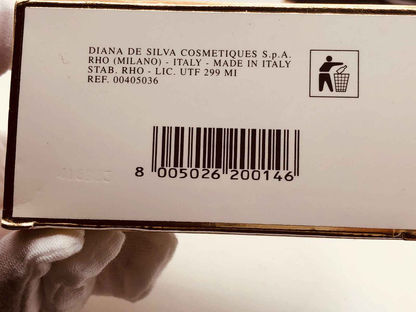Scatola di cosmetici Diana De Silva con codice a barre e informazioni di produzione in Italia per Gianfranco Ferre Donna Vintage