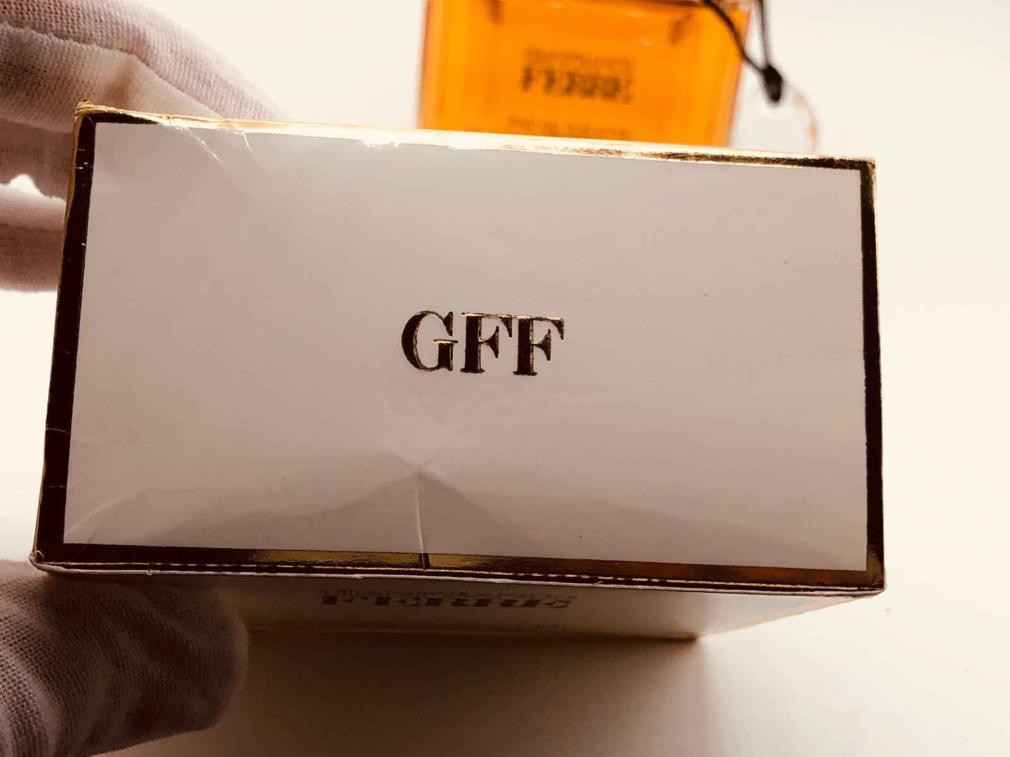 Scatola del profumo Gianfranco Ferre Donna Vintage con logo GFF in oro e design elegante