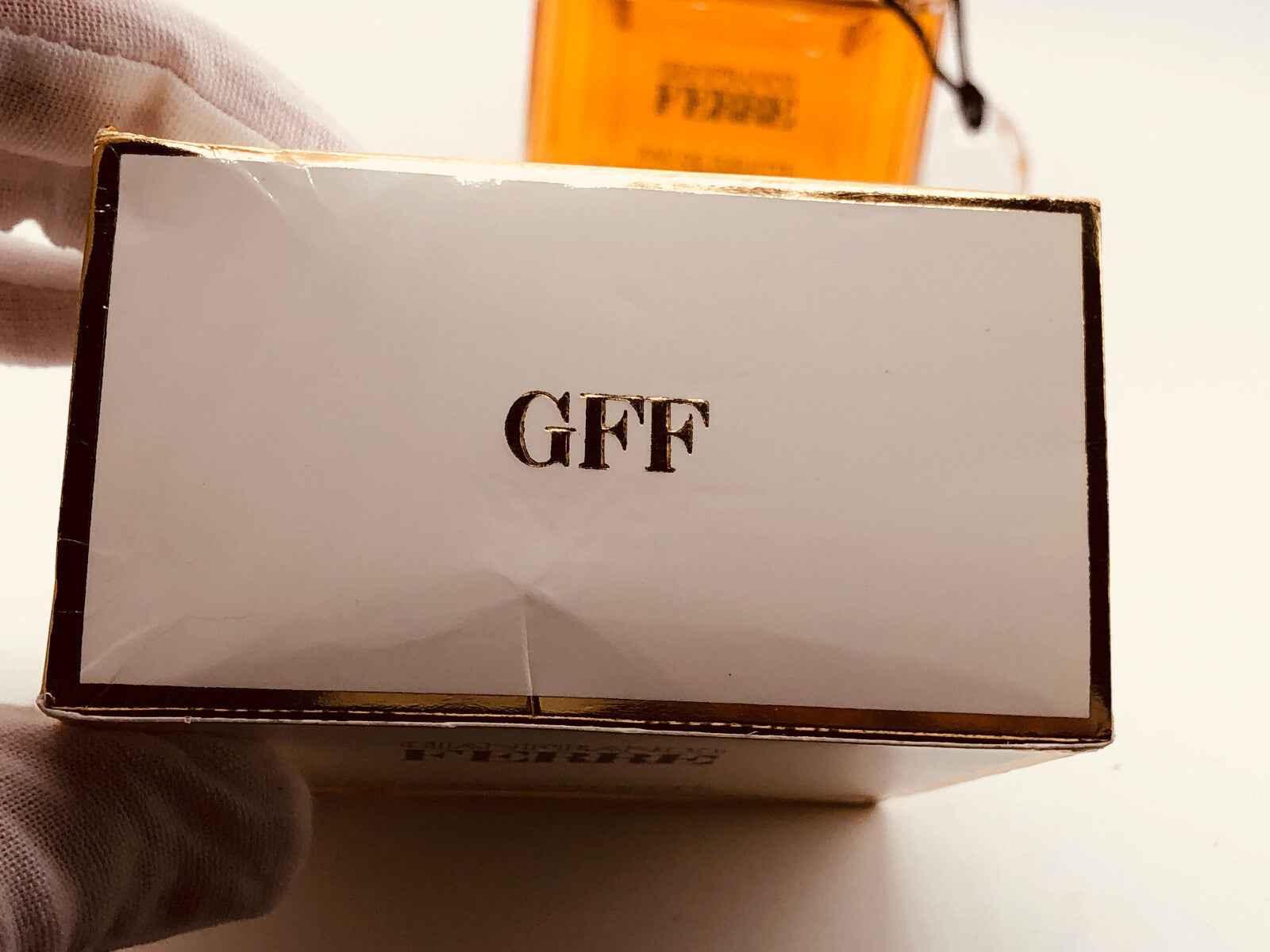 Scatola del profumo Gianfranco Ferre Donna Vintage con logo GFF in oro e design elegante