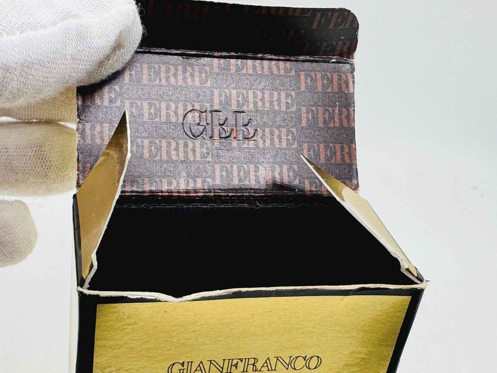 Scatola vintage di Gianfranco Ferre Pour Homme con marchio FERRE all'interno