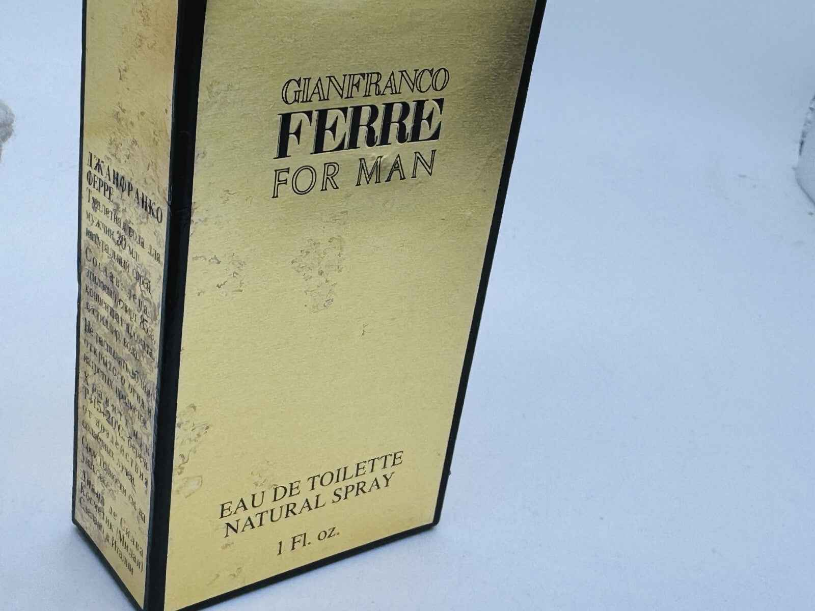 Confezione di Gianfranco Ferre Pour Homme Vintage Eau de Toilette Natural Spray da 1 fl oz in scatola dorata
