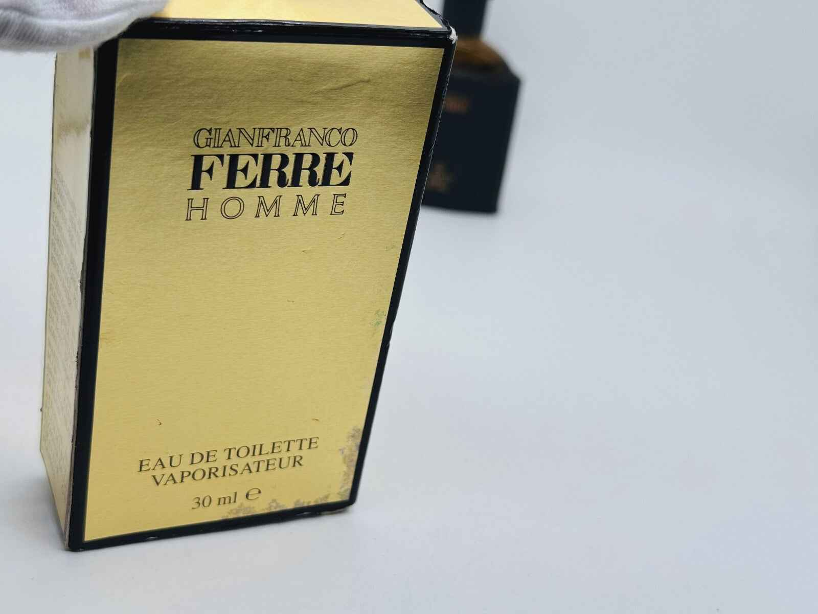 Scatola di profumo Gianfranco Ferre Pour Homme Vintage da 30 ml in elegante confezione dorata