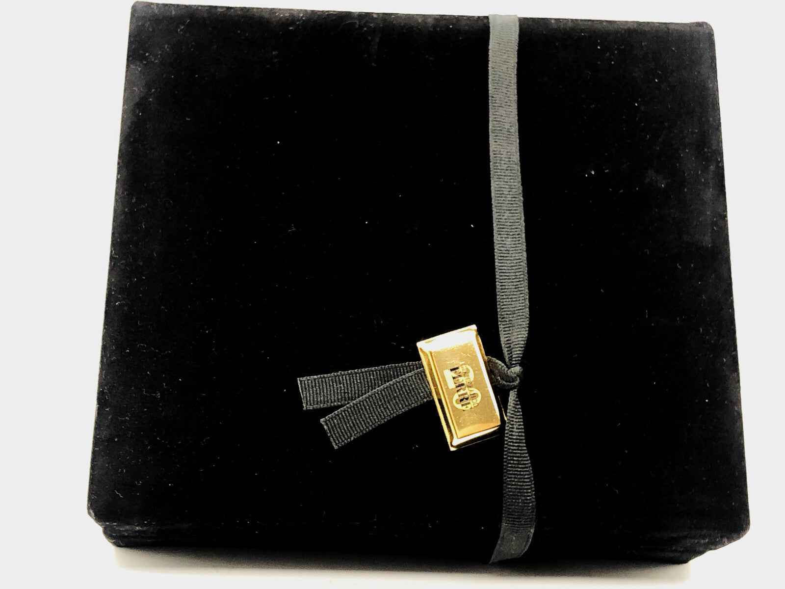 Confezione regalo elegante per il Profumo 20 Woman Ferre Vintage con nastro nero