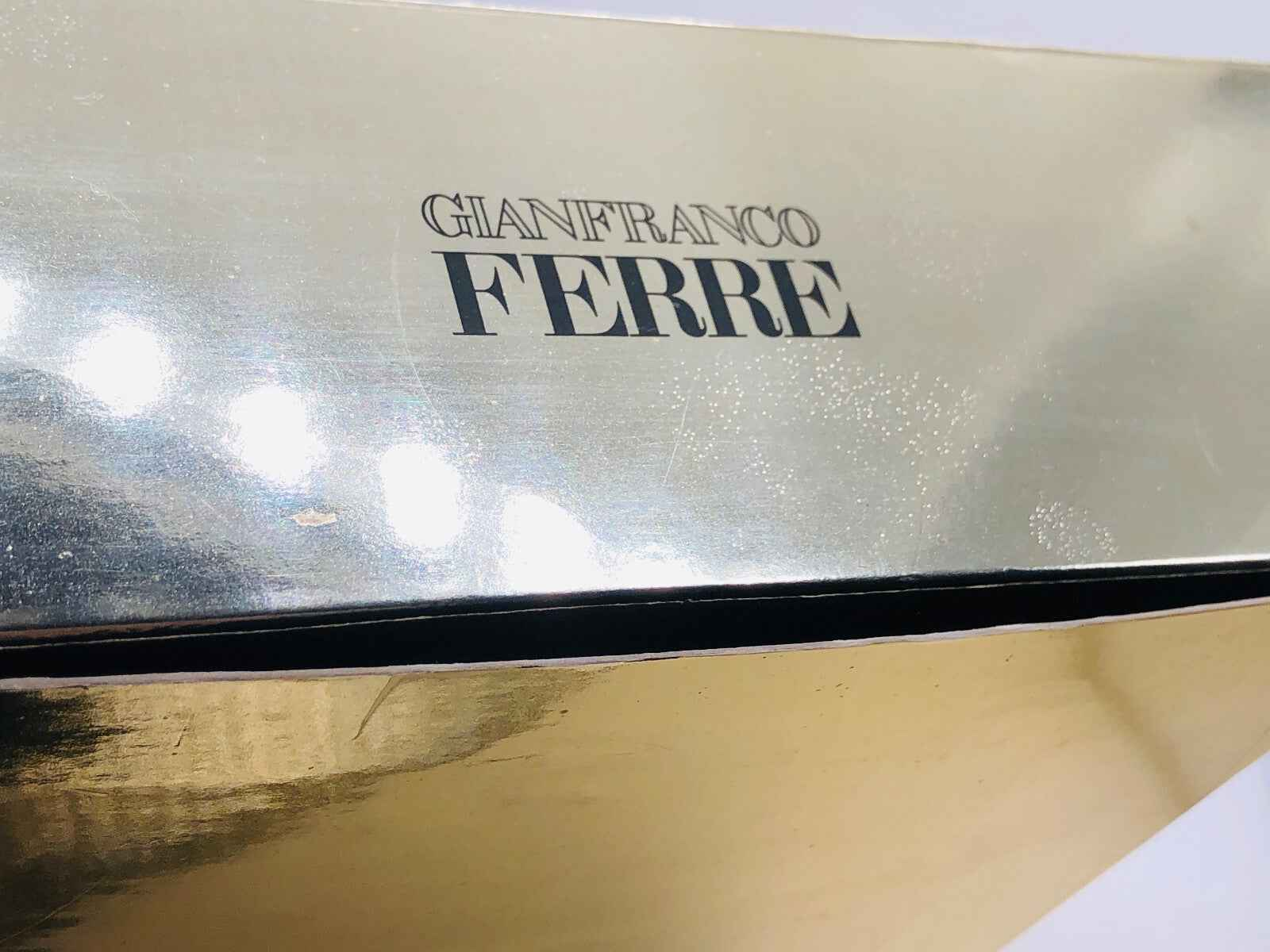 Scatola dorata del Profumo 20 Woman Ferre Vintage con logo Gianfranco Ferre ben visibile
