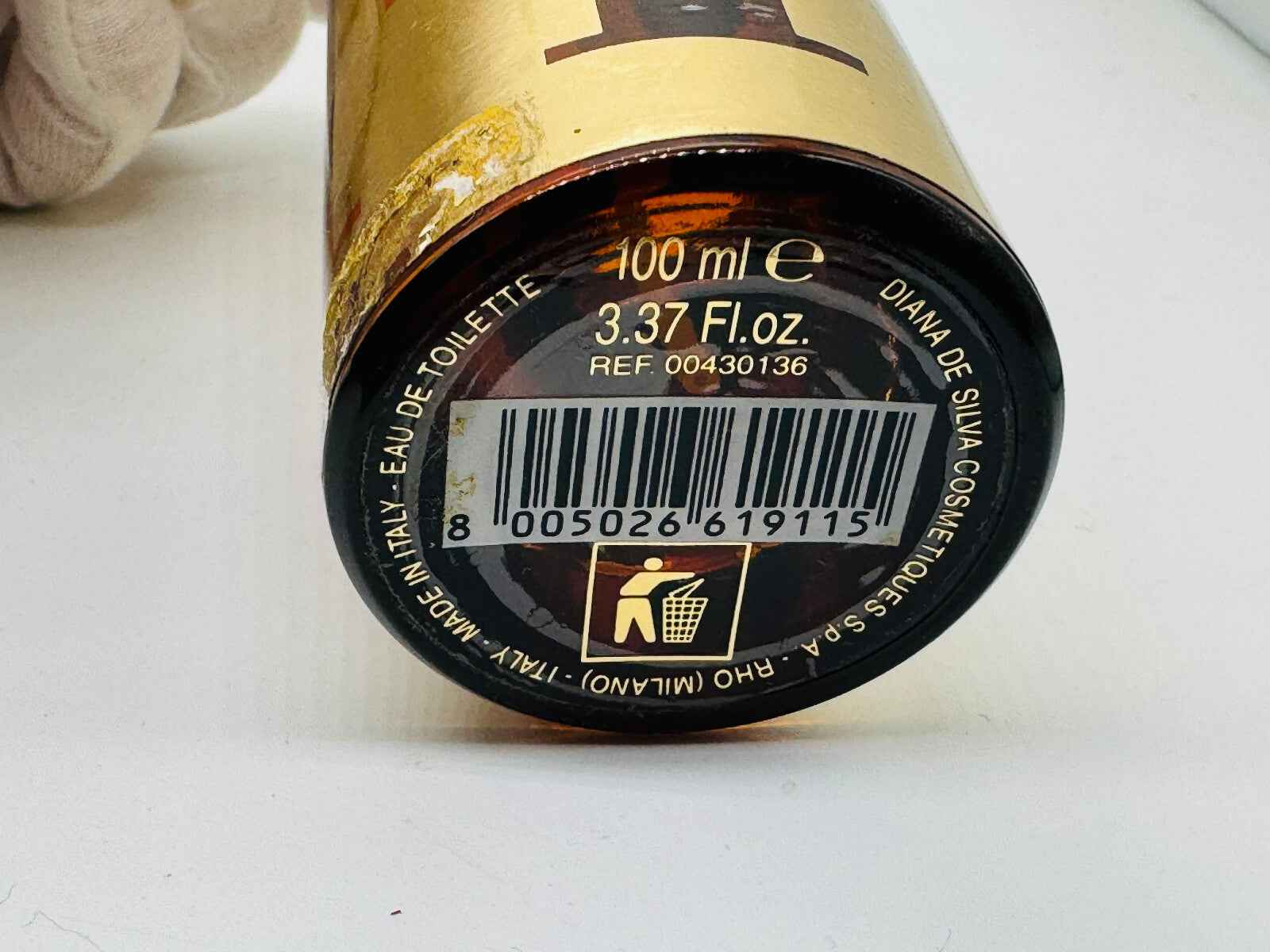Bottiglia di profumo Gff Uomo Vintage da 100 ml con etichetta sul fondo in stile elegante