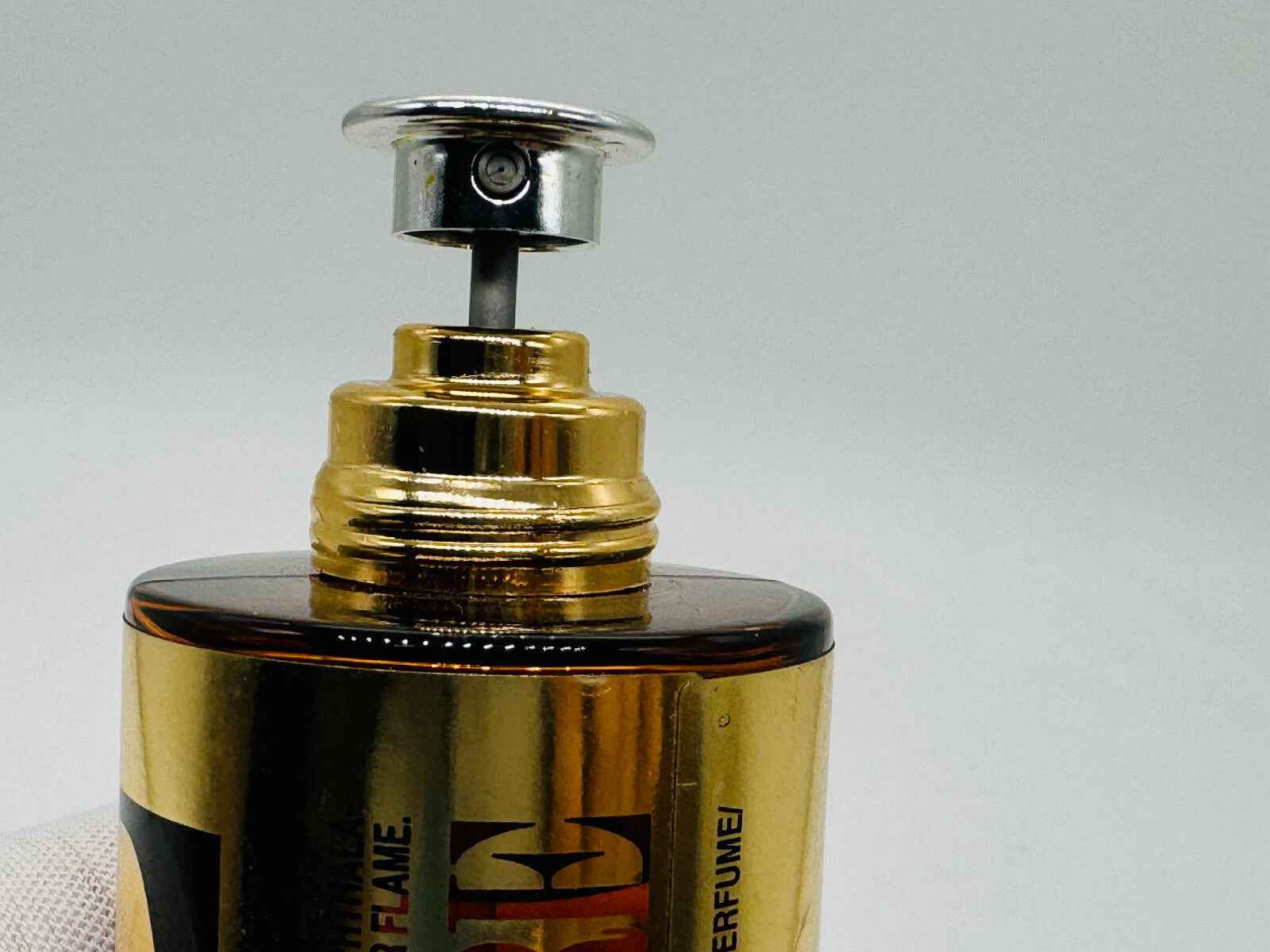 Flacone di profumo Gff Uomo Vintage con pompetta dorata per un'ottima erogazione