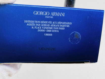Scatola del profumo Armani Code Elixir di Giorgio Armani in blu con logo in evidenza