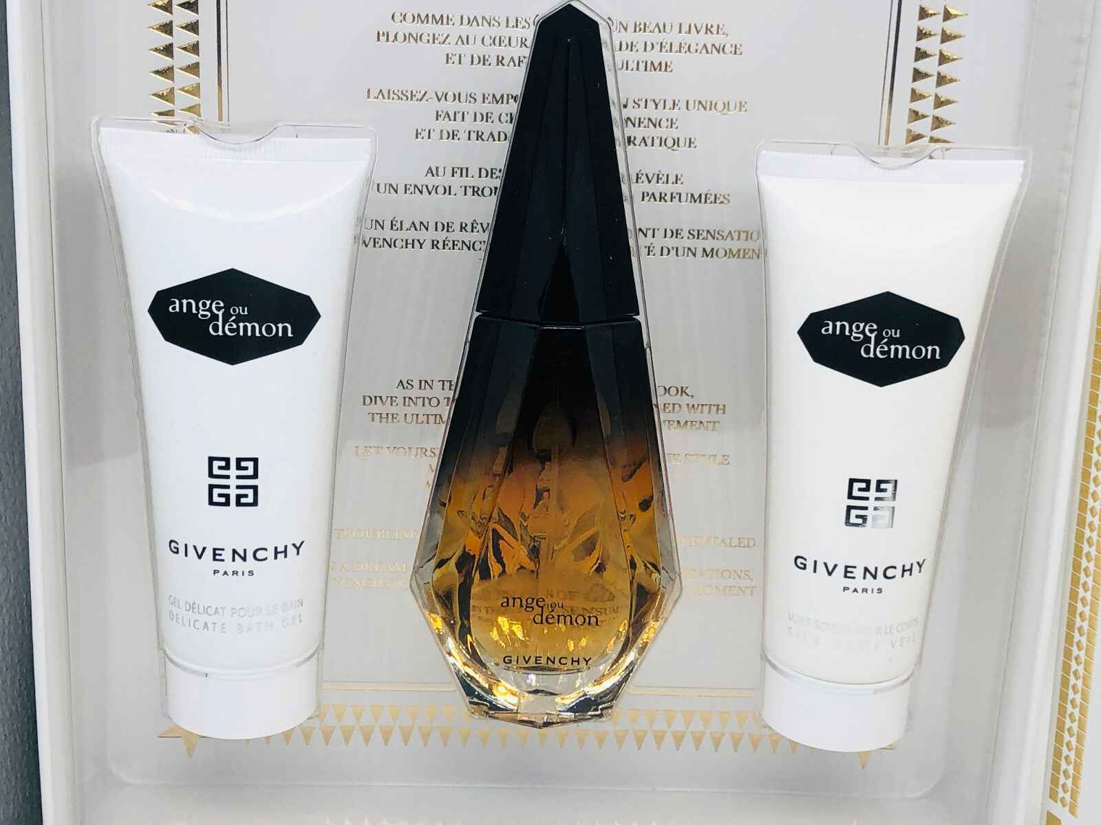 Set regalo Givenchy Ange Ou Demon con profumo e prodotti per il corpo in confezione elegante