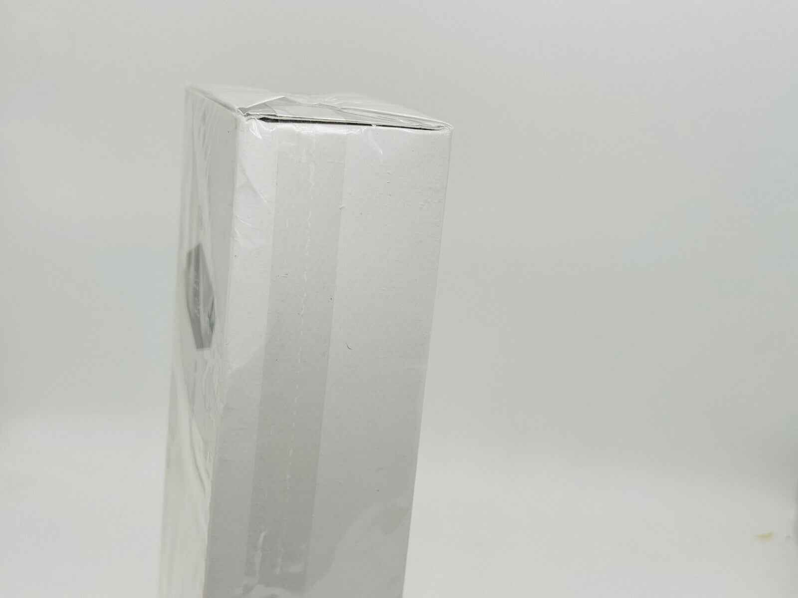Scatola di profumo Givenchy Ange Ou Demon con design elegante e finitura lucida