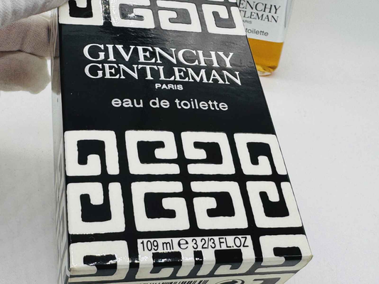 Scatola di Profumo Givenchy Gentleman Vintage da 109 ml con design elegante e classico