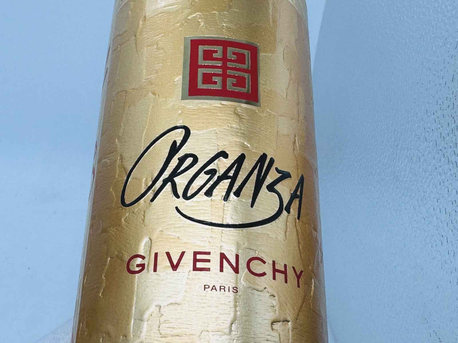 Flacone di profumo Givenchy Organza Vintage con design oro e logo elegante per un profumo raffinato
