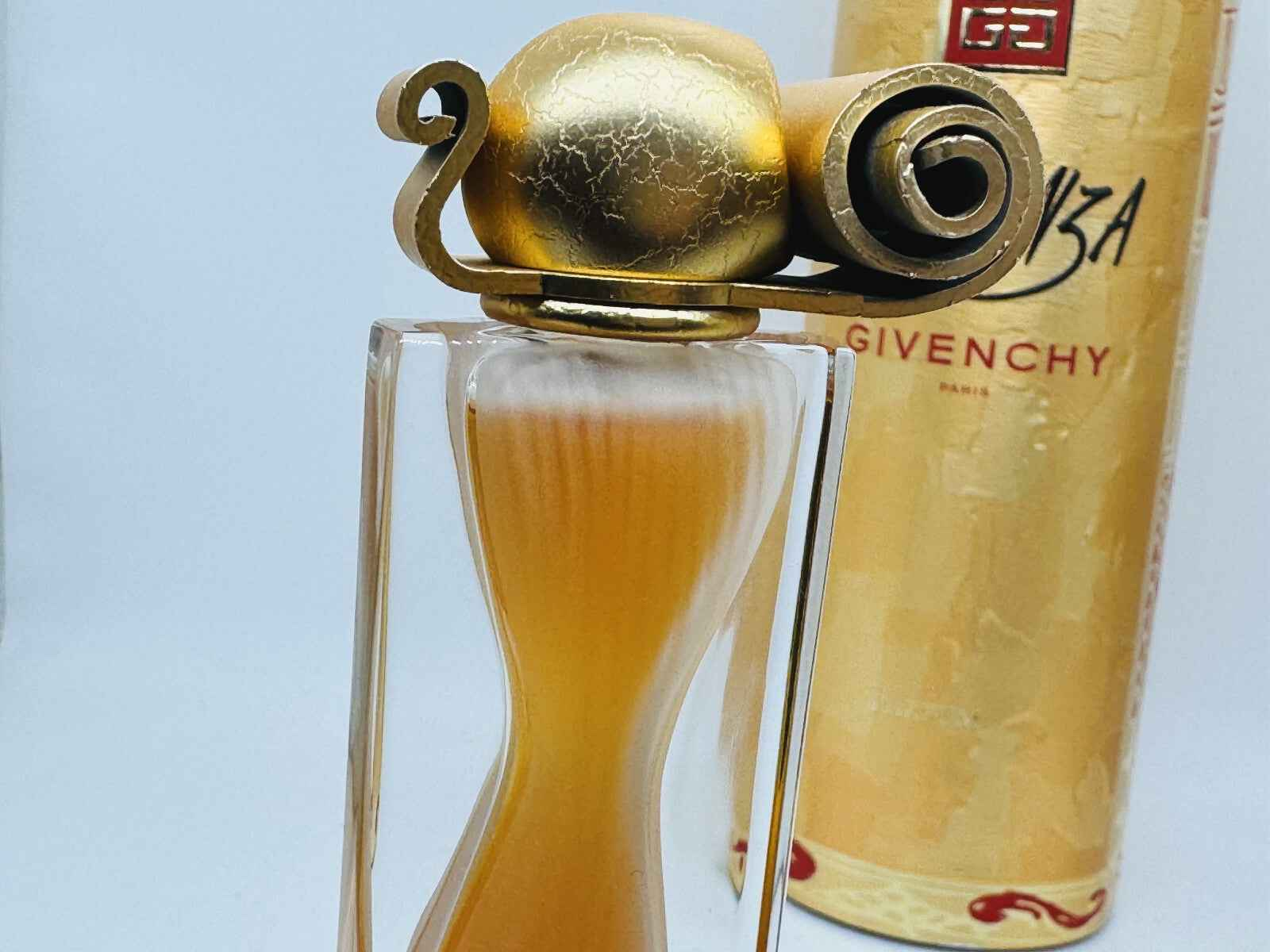 Profumo Givenchy Organza Vintage in bottiglia elegante con tappo dorato distintivo
