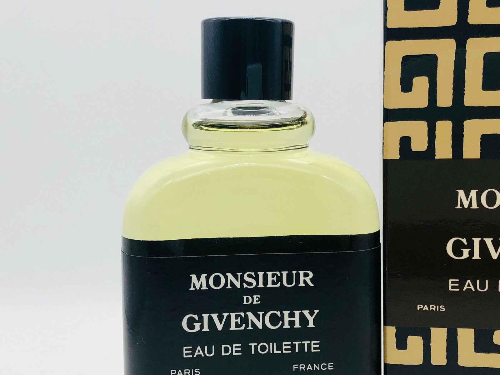 Profumo Givenchy Monsieur Vintage Eau de Toilette in flacone elegante per un tocco di classe