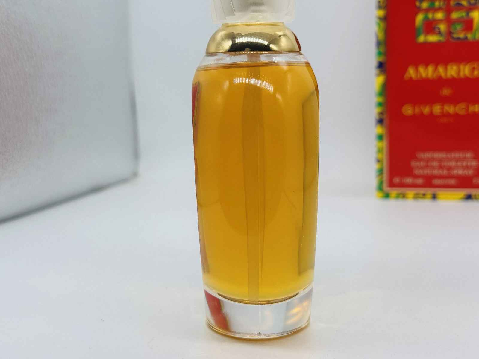 Profumo Givenchy Amarige Vintage in flacone elegante con un aroma floreale e fruttato