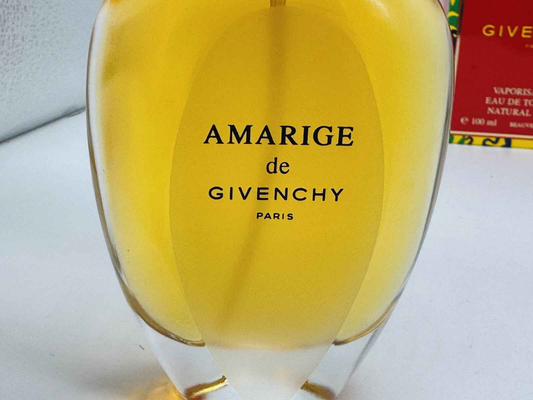 Profumo Givenchy Amarige Vintage in flacone elegante con fragranza floreale e fruttata