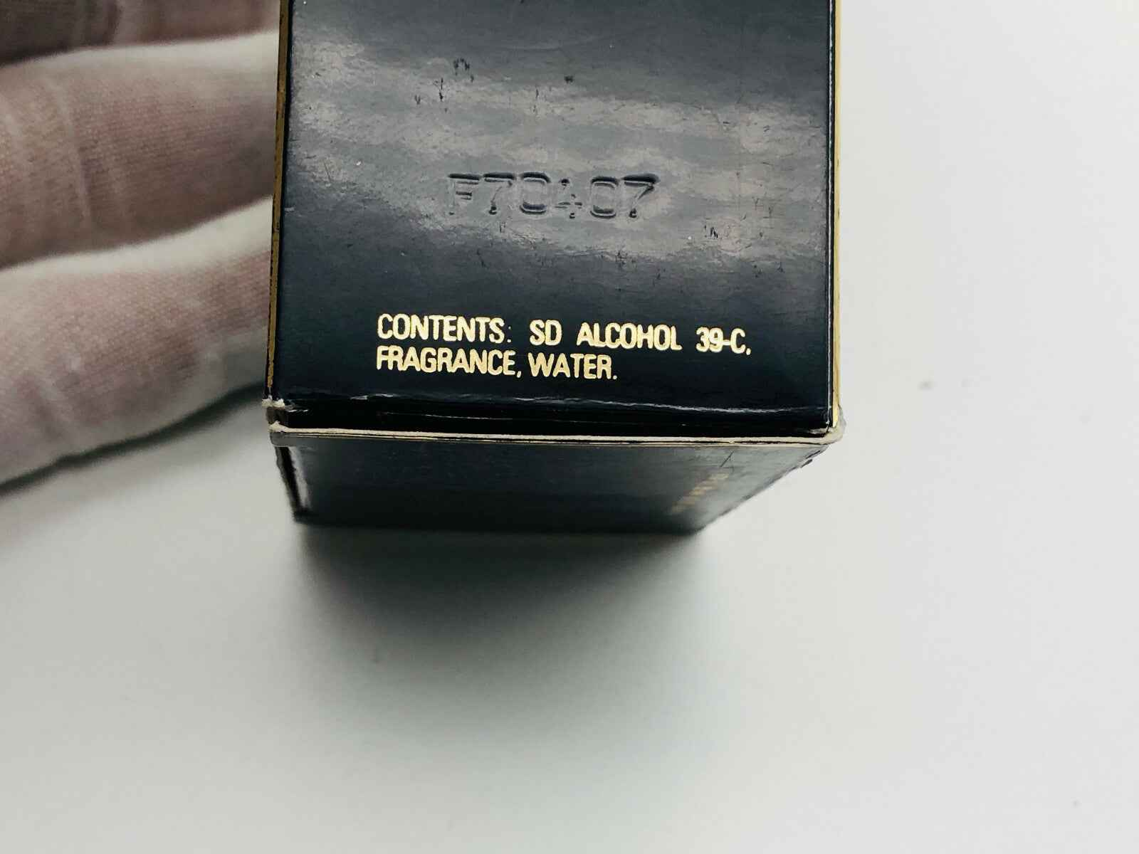 Scatola del profumo Givenchy Xeryus con dettagli sugli ingredienti e contenuto per amanti delle fragranze.