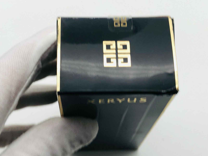 Confezione del Profumo Givenchy Xeryus con logo dorato su sfondo nero