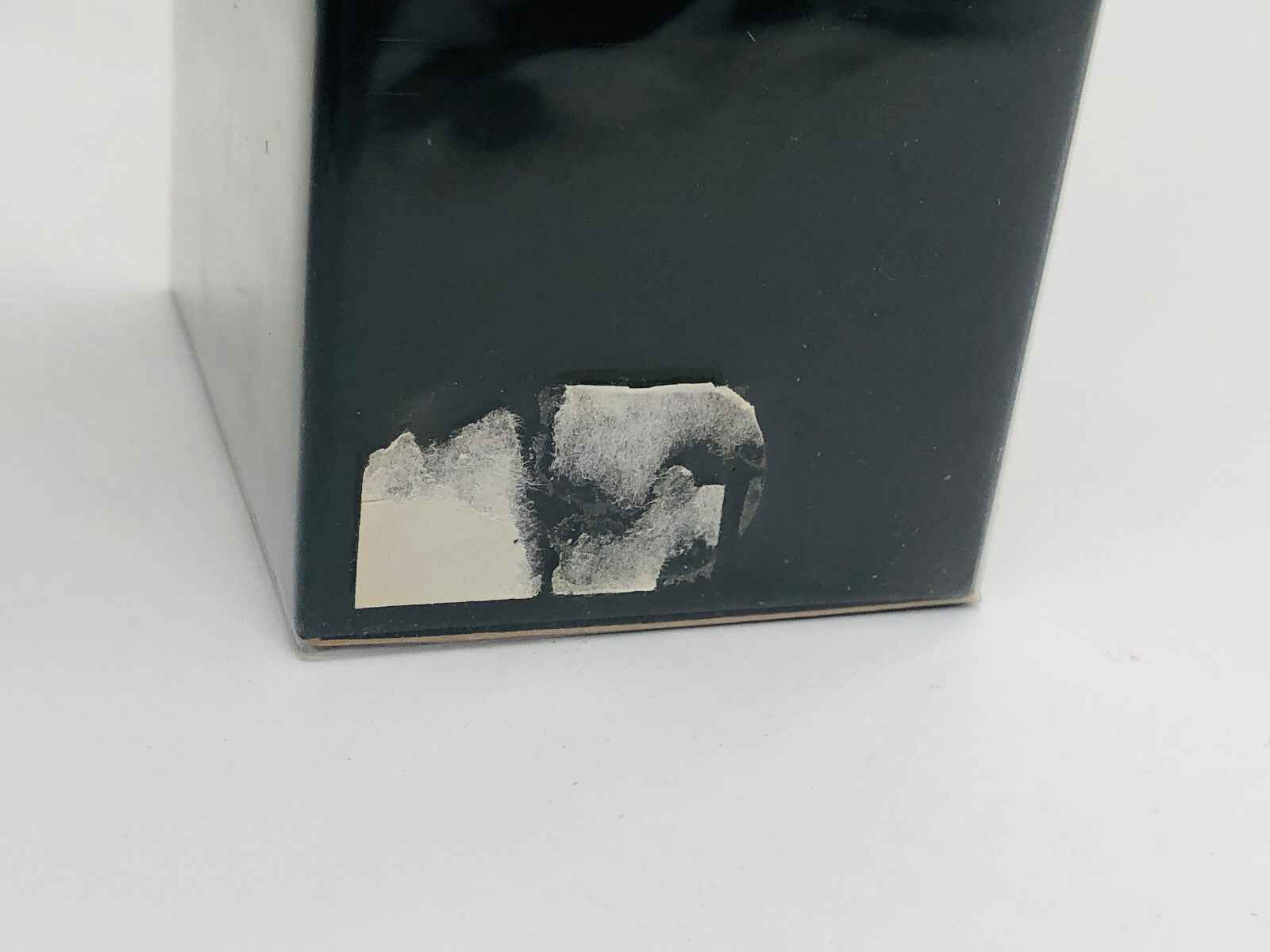 Confezione di Givenchy Very Irresistible For Men con design elegante per uomini moderni