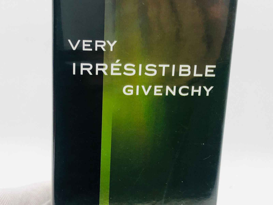 Confezione di profumo Givenchy Very Irresistible For Men con design elegante e moderno