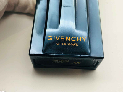 Scatola di dopobarba Givenchy Xeryus Vintage con finitura elegante e logo dorato