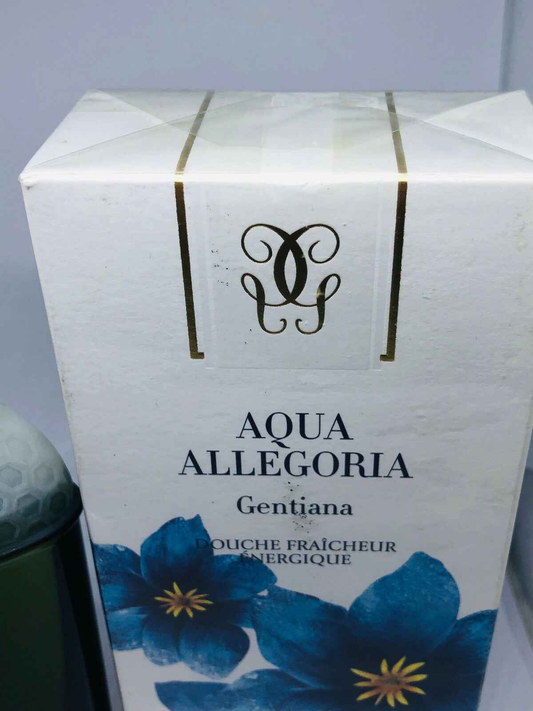 Scatola di Guerlain Aqua Allegoria Gentiana con fiori blu e design elegante per fragranza fresca