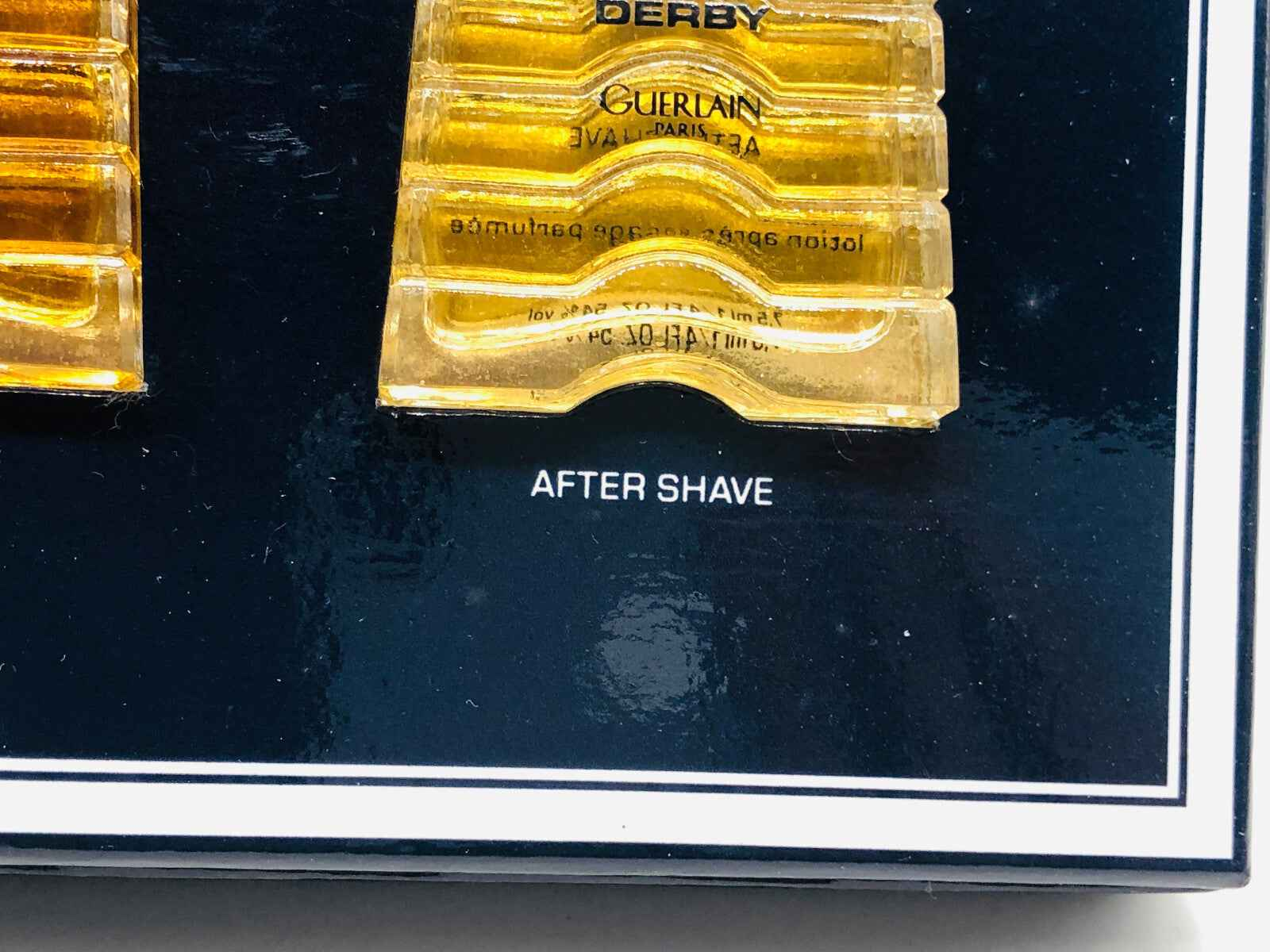 Flaconi di Dopobarba Derby Guerlain Vintage con eleganti dettagli dorati