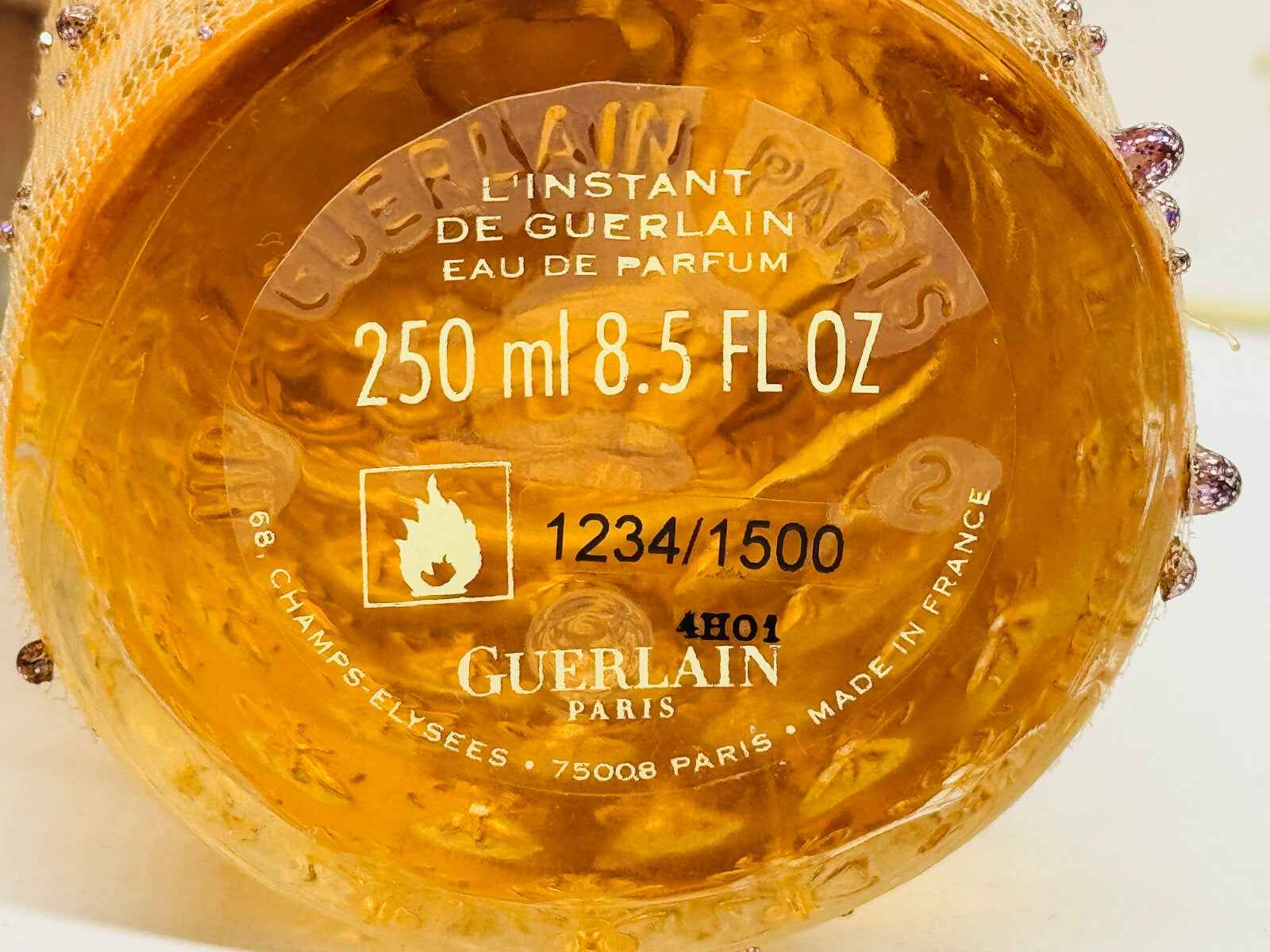 Flacone di Profumo Guerlain L'Instant Vintage da 250 ml con dettagli eleganti e aroma unico