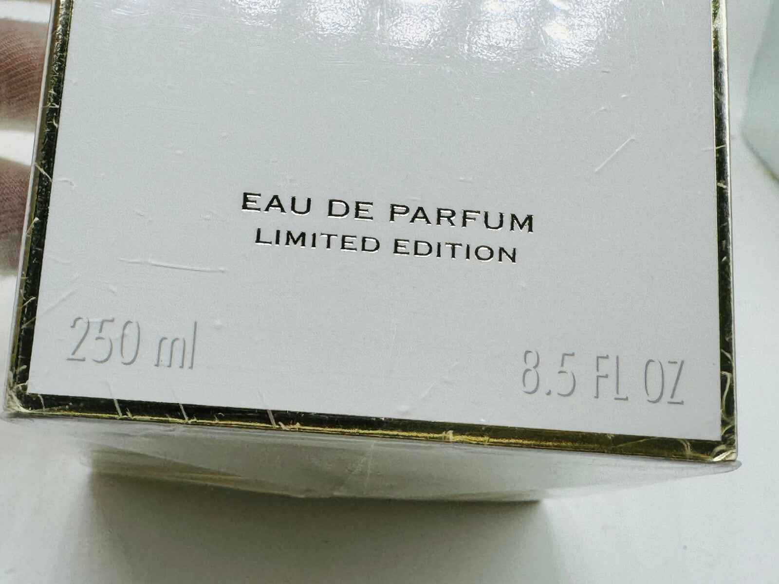 Scatola di profumo Guerlain L'Instant Vintage 250 ml edizione limitata con design elegante