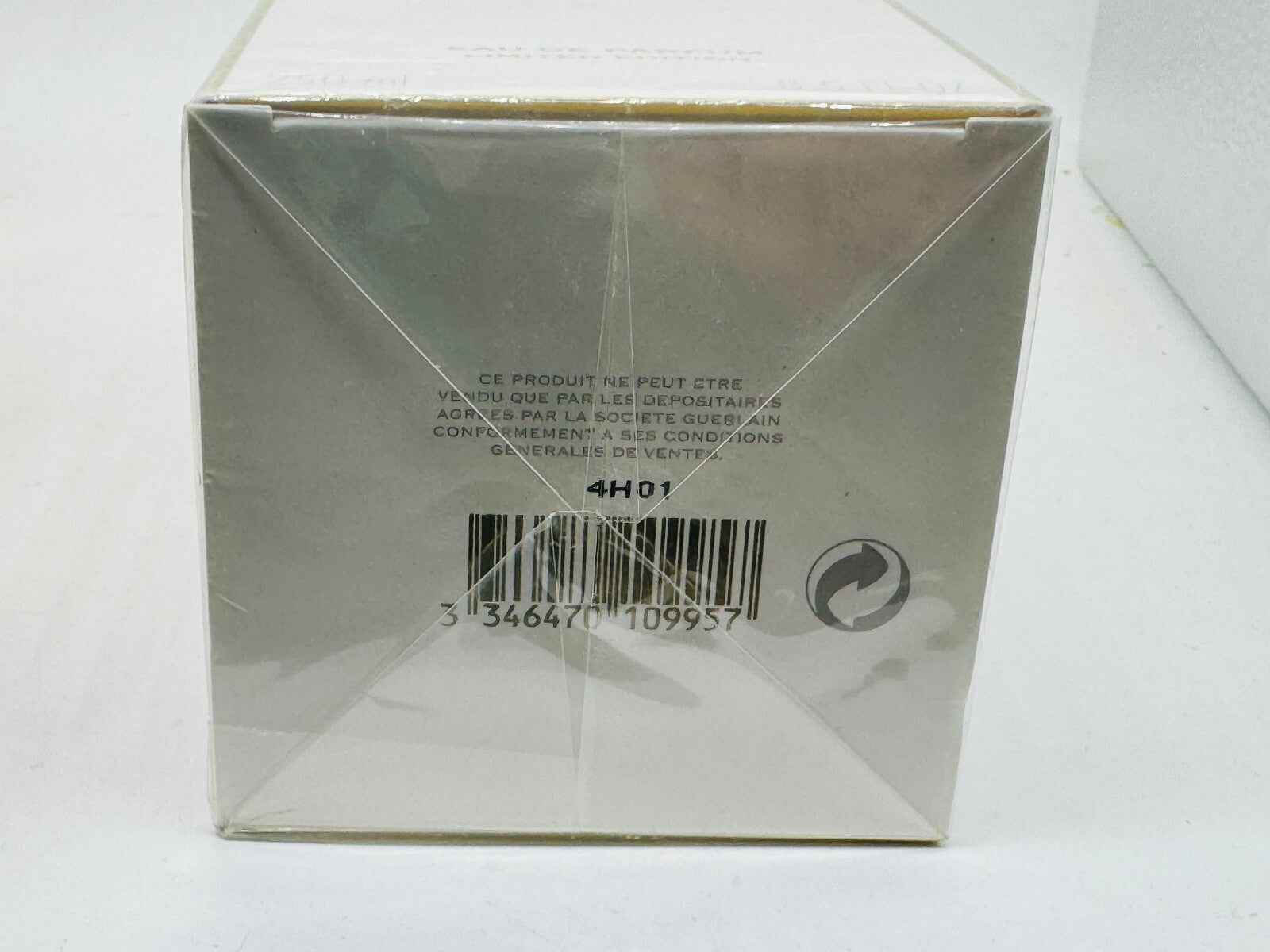 Scatola di Profumo Guerlain L'Instant Vintage con codice a barre sul retro per una facile identificazione